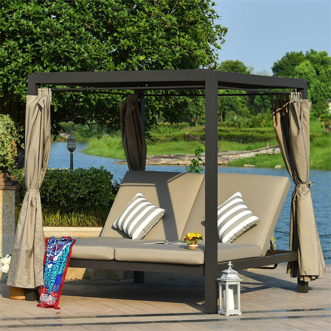 2-Person Outdoor Patio Wicker Sunbed Daybed