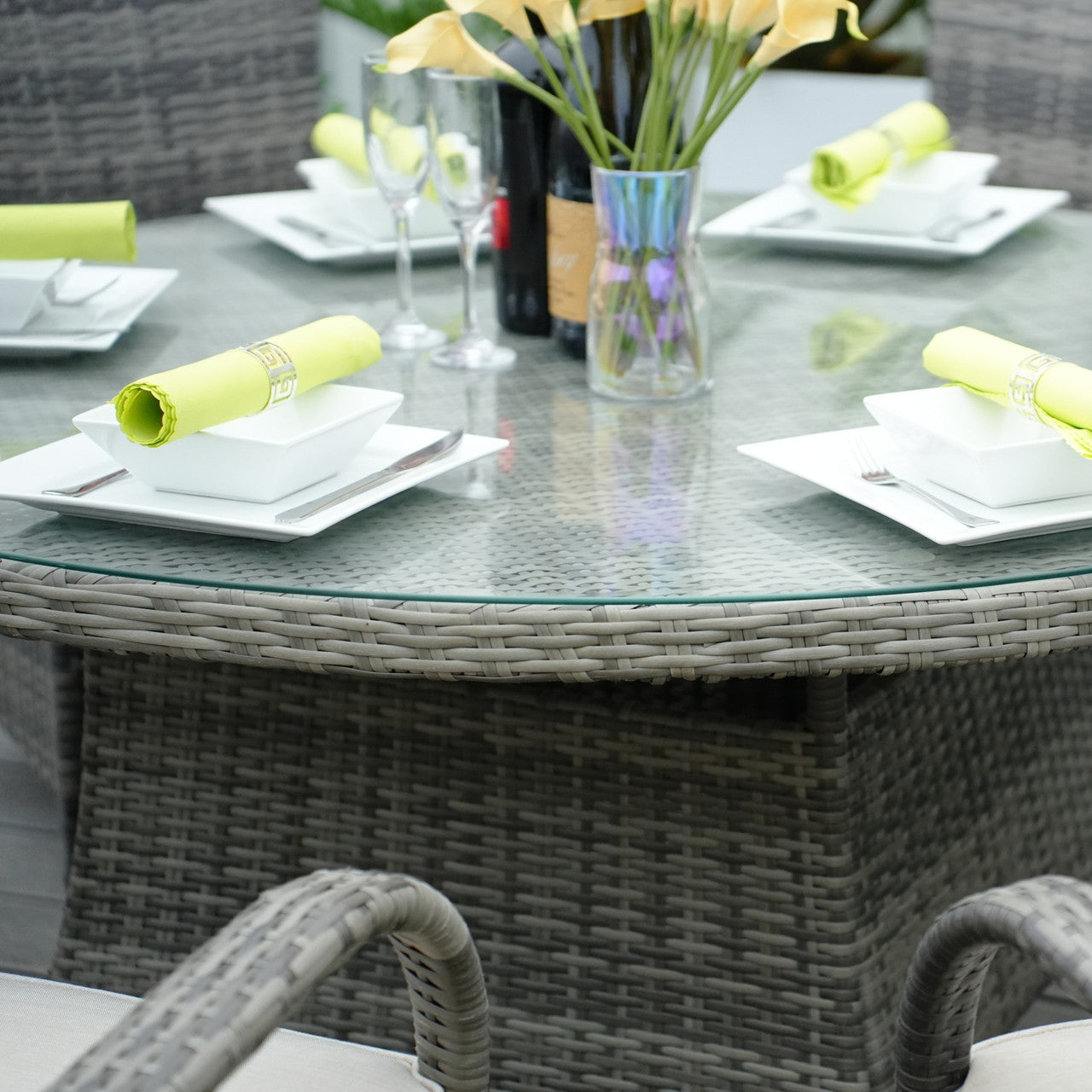 Details of 6 Seats Round Dining Table 