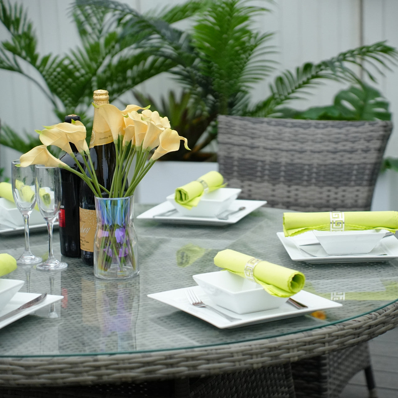 Details of 6 Seats Round Dining Table 