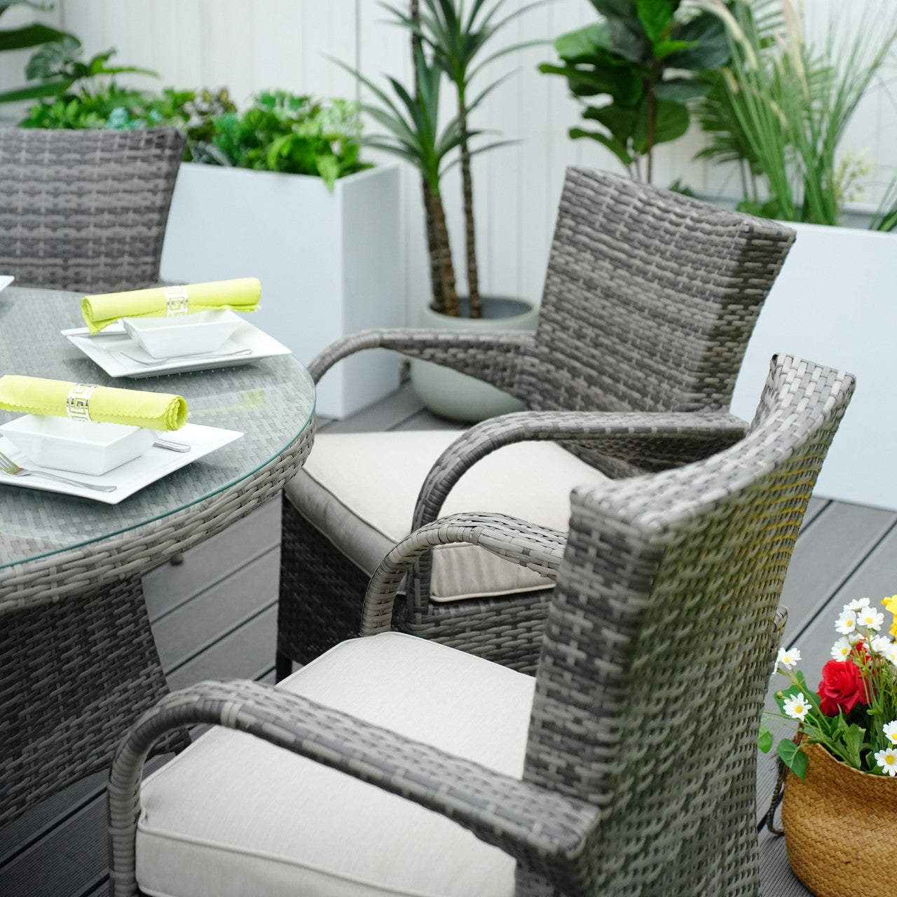 Details of 6 Seats Round Dining Table 