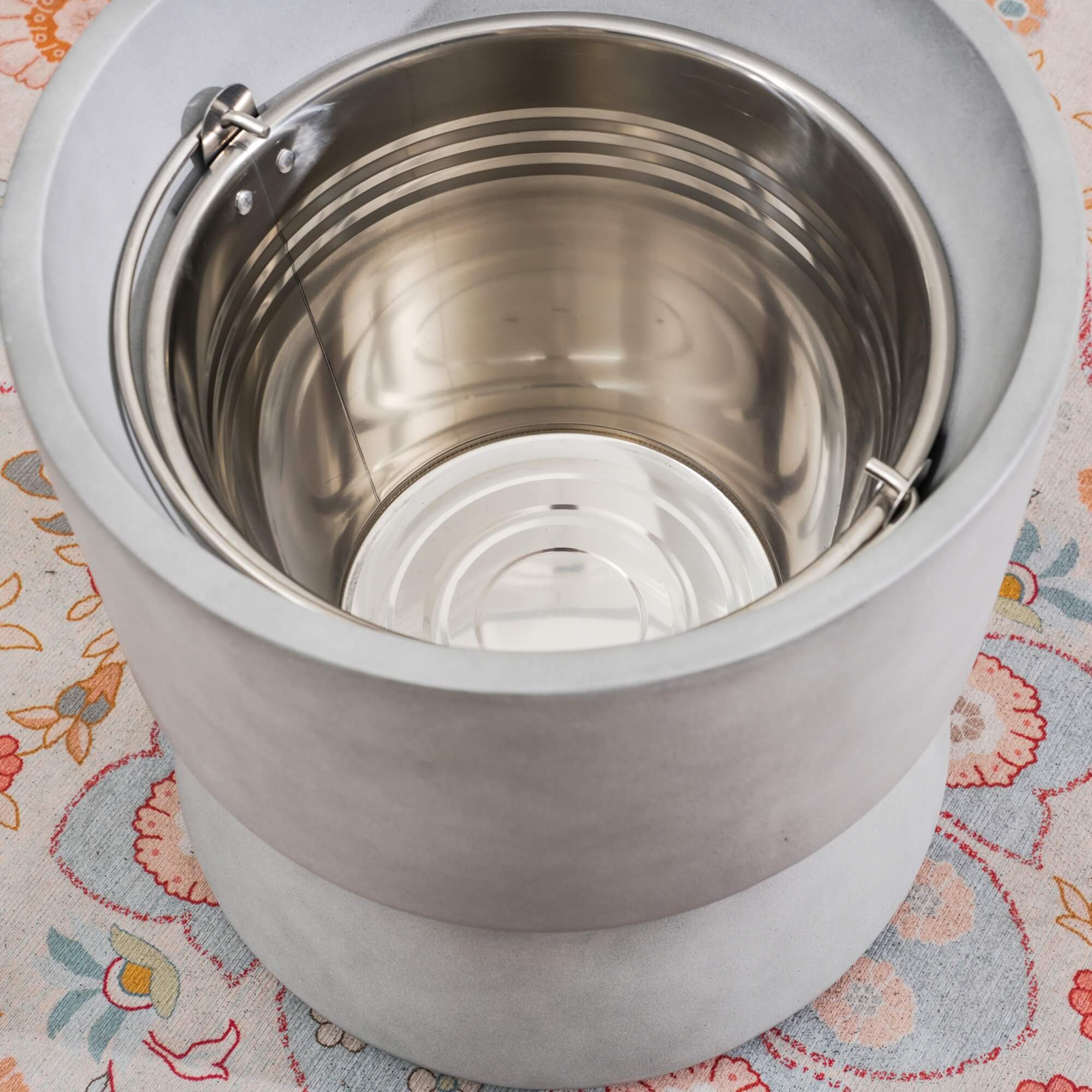 Silver Gray Side Table with Ice Bucket – Terrafab Composite Material（PAT-24918IB）