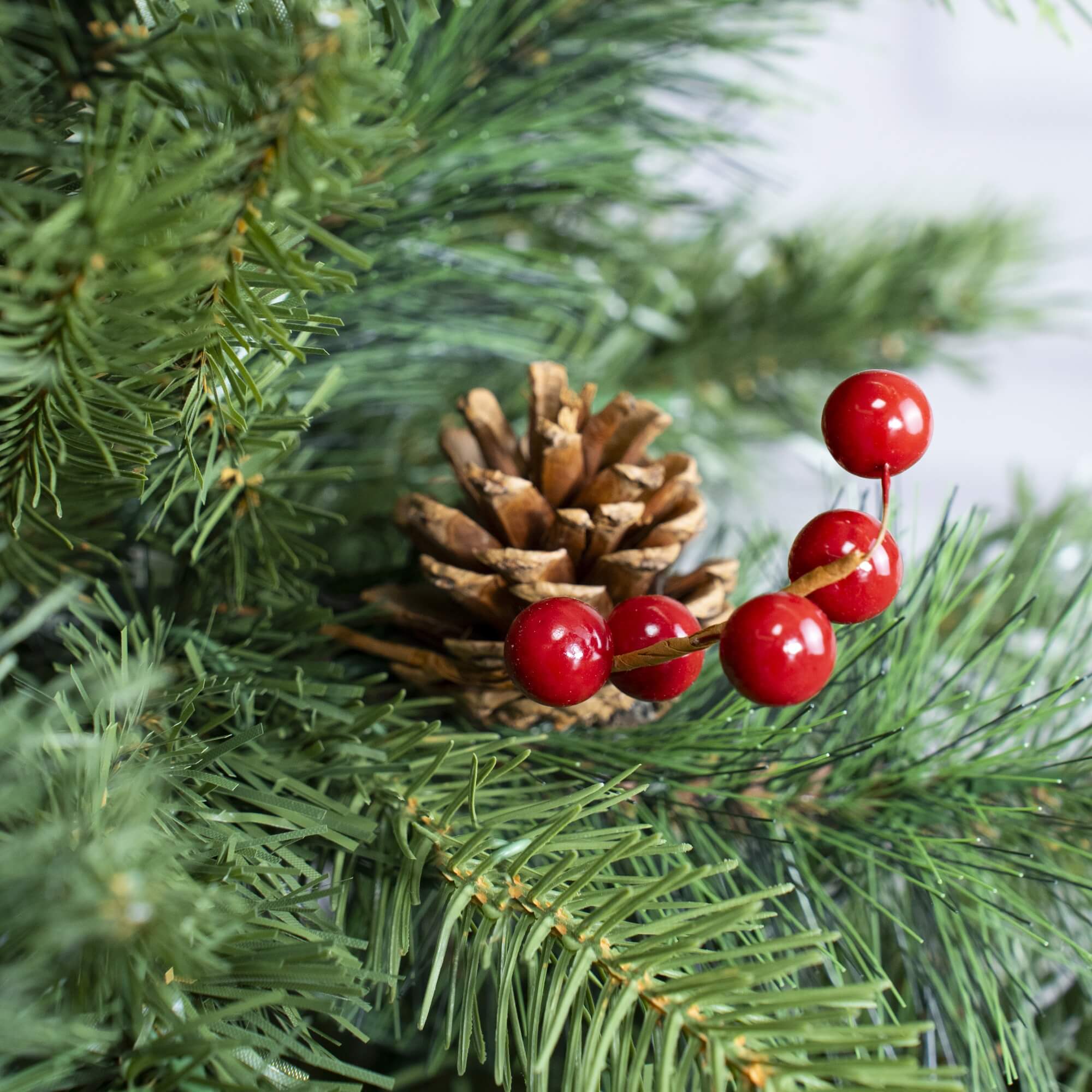 Artificial Christmas Tree – Classic Green Holiday Decoration（PJT-2502）