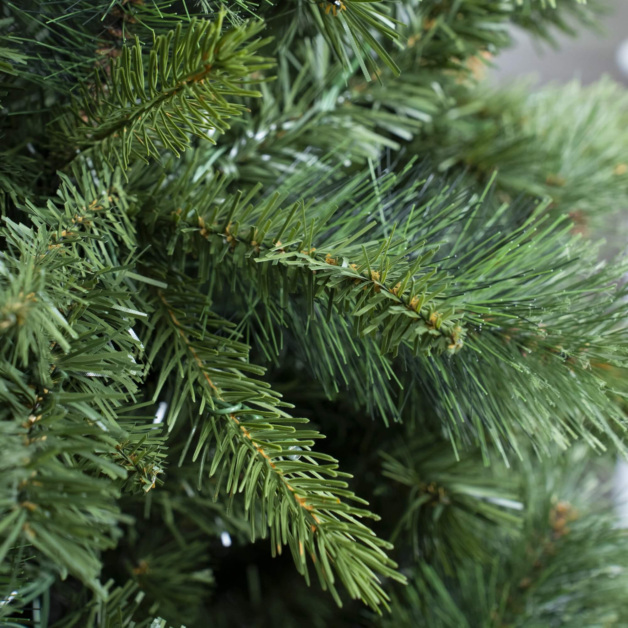 Artificial Christmas Tree – Classic Green Holiday Decoration（PJT-2502）
