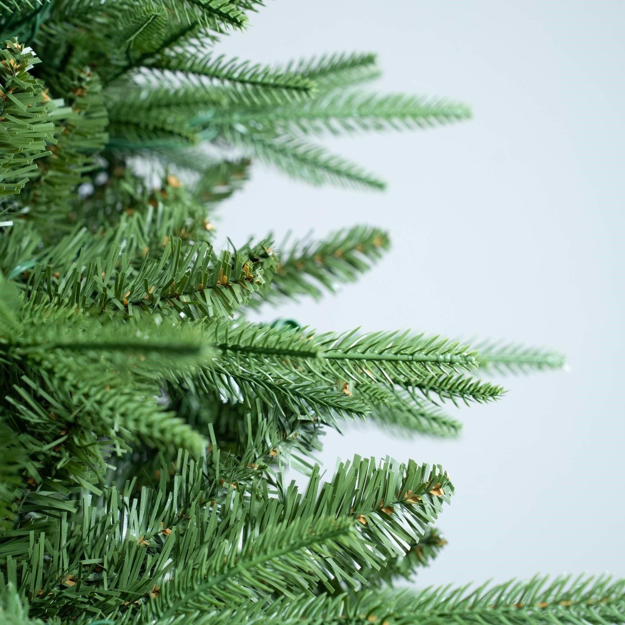 7FT Artificial Christmas Tree – Classic Green Holiday Decoration（PJT-2504）